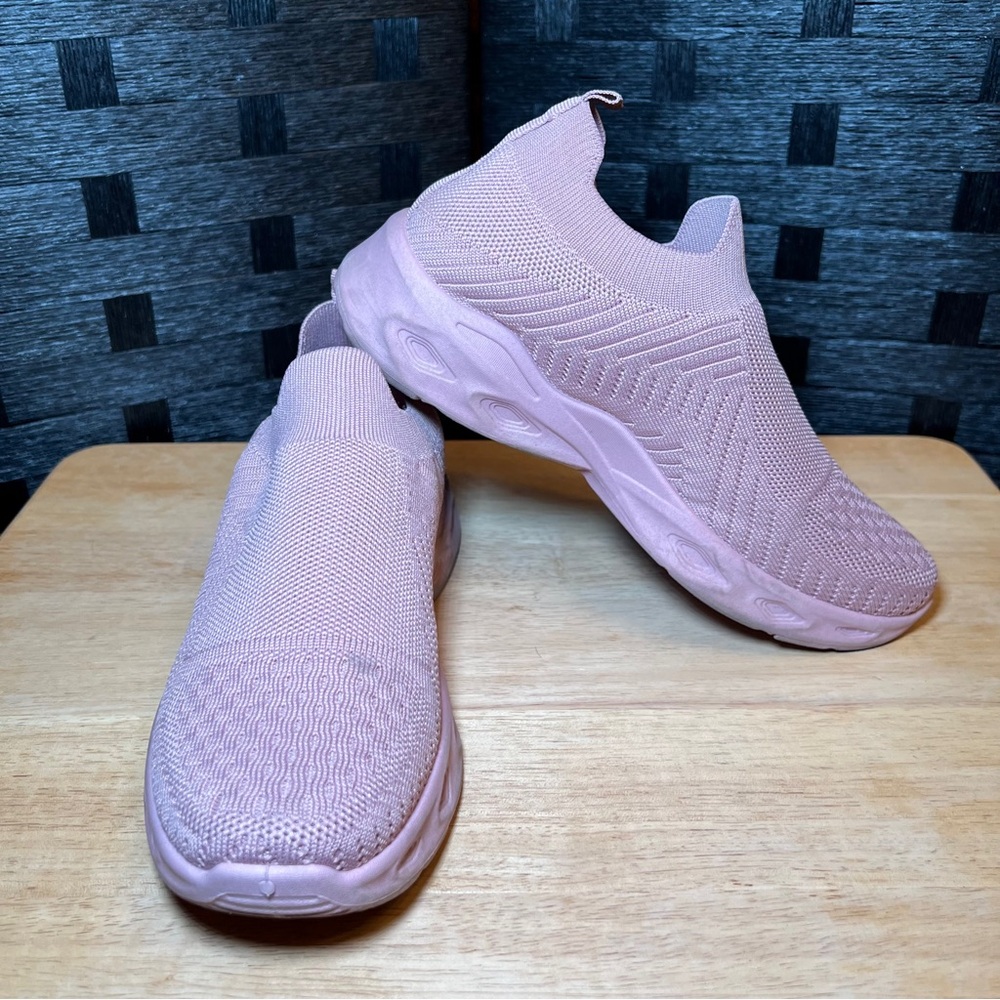 Women’s Size 8 Wild Diva Shoes slip on sneakers